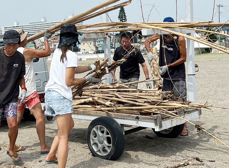 ビーチクリーン活動風景