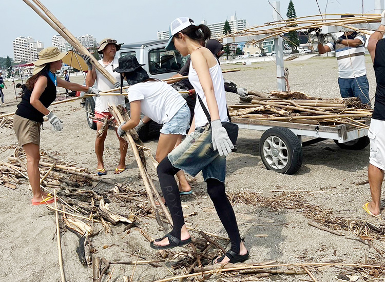 ビーチクリーン活動風景