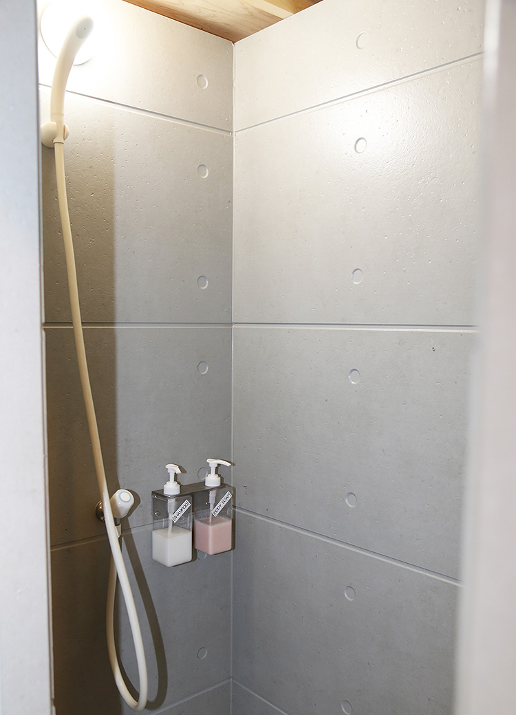 温水シャワー室